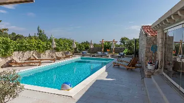 Stone Villa with Pool in Čilipi for Up to 12