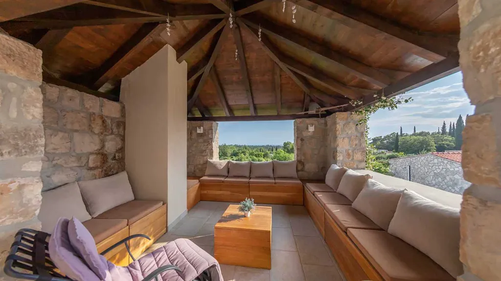 Stone Villa with Pool in Čilipi for Up to 12