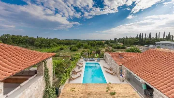 Stone Villa with Pool in Čilipi for Up to 12