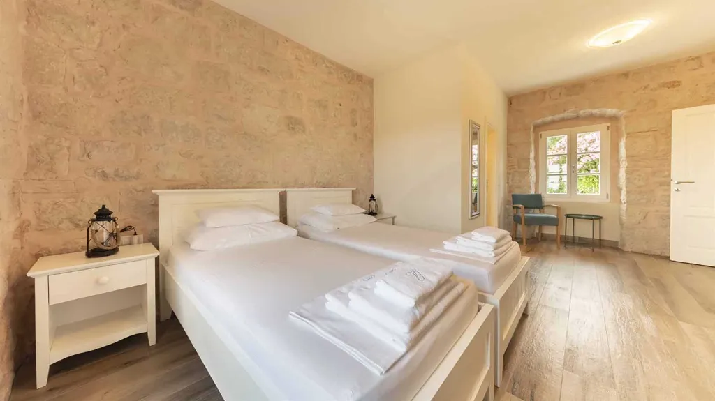 Stone Villa with Pool in Čilipi for Up to 12