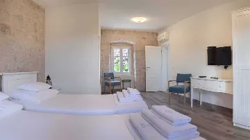 Stone Villa with Pool in Čilipi for Up to 12