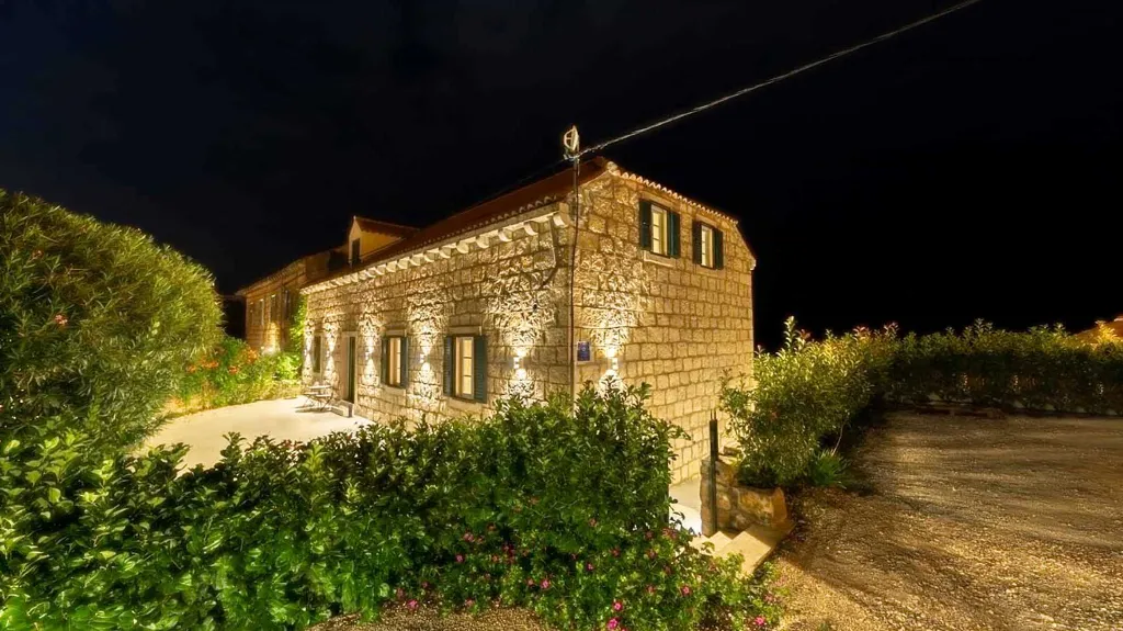 Stone Villa with Pool in Čilipi for Up to 12