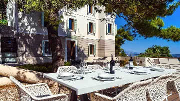 4-Bedroom Villa in Lokva Rogoznica for 8 Guests