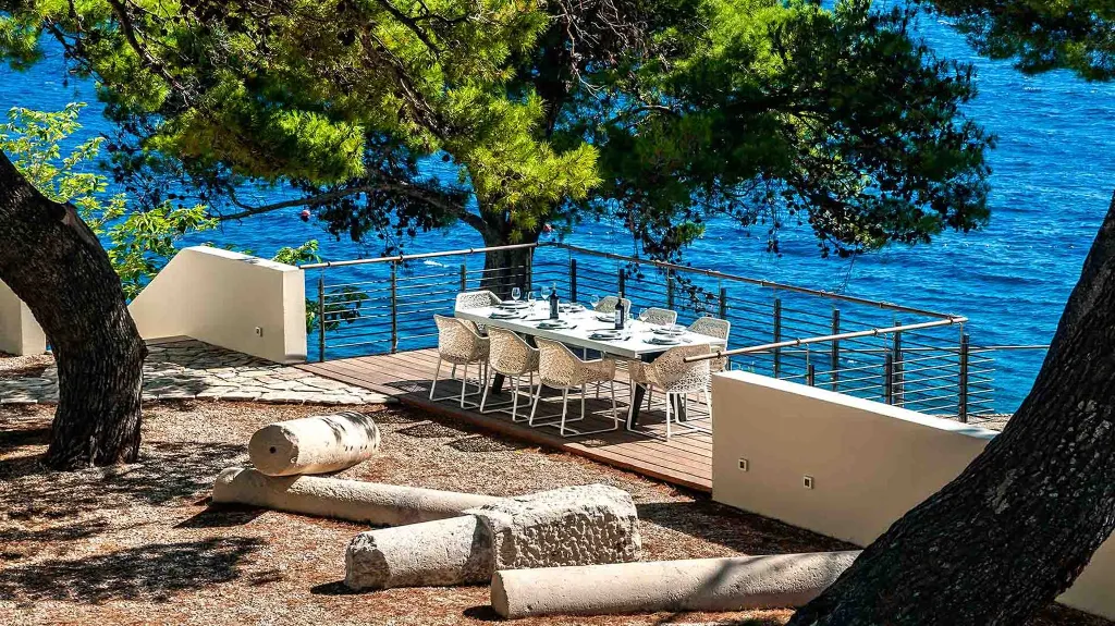 4-Bedroom Villa in Lokva Rogoznica for 8 Guests