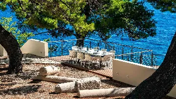 4-Bedroom Villa in Lokva Rogoznica for 8 Guests