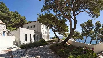 4-Bedroom Villa in Lokva Rogoznica for 8 Guests