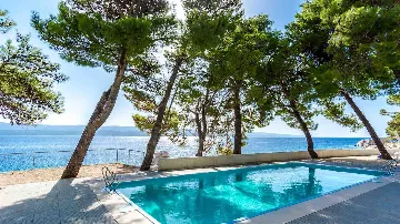 4-Bedroom Villa in Lokva Rogoznica for 8 Guests