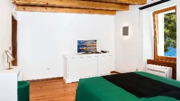 4-Bedroom Villa in Lokva Rogoznica for 8 Guests