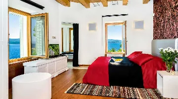 4-Bedroom Villa in Lokva Rogoznica for 8 Guests
