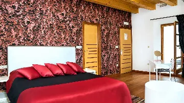 4-Bedroom Villa in Lokva Rogoznica for 8 Guests