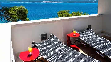 4-Bedroom Villa in Lokva Rogoznica for 8 Guests