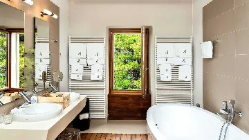 4-Bedroom Villa in Lokva Rogoznica for 8 Guests