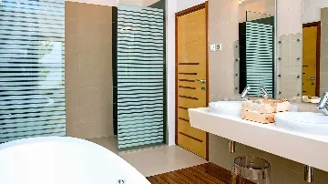 4-Bedroom Villa in Lokva Rogoznica for 8 Guests