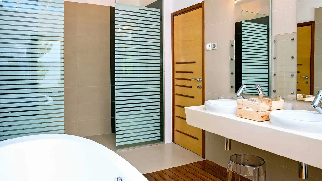 4-Bedroom Villa in Lokva Rogoznica for 8 Guests