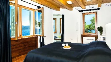 4-Bedroom Villa in Lokva Rogoznica for 8 Guests