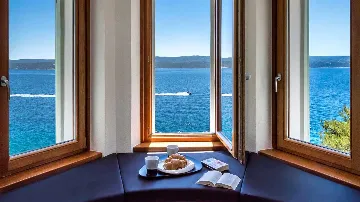 4-Bedroom Villa in Lokva Rogoznica for 8 Guests