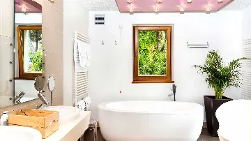 4-Bedroom Villa in Lokva Rogoznica for 8 Guests