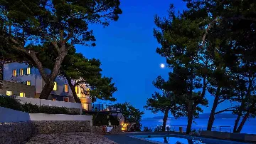 4-Bedroom Villa in Lokva Rogoznica for 8 Guests