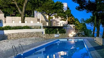 4-Bedroom Villa in Lokva Rogoznica for 8 Guests