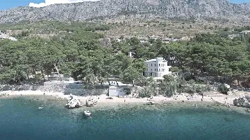 4-Bedroom Villa in Lokva Rogoznica for 8 Guests