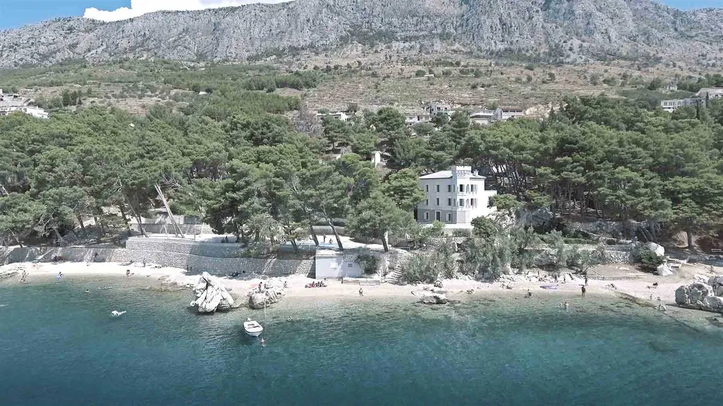 4-Bedroom Villa in Lokva Rogoznica for 8 Guests