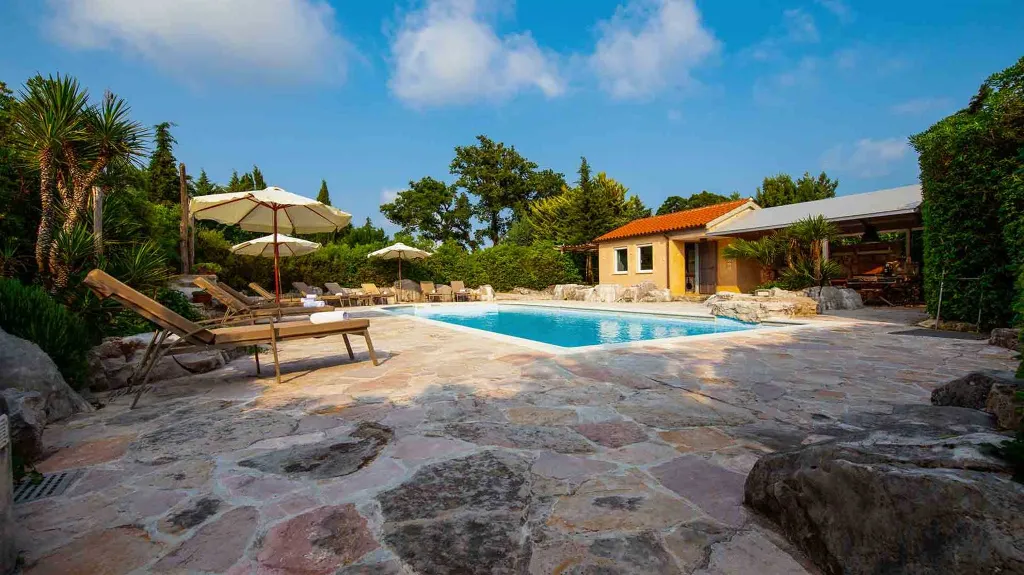 Šajini Designer Pool Villa for 12 Guests