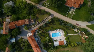 Šajini Designer Pool Villa for 12 Guests