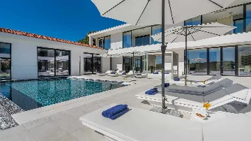 Villa in Vrsar for Up to 10 Guests with Pool