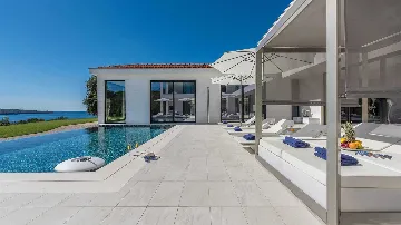 Villa in Vrsar for Up to 10 Guests with Pool