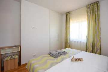 Modern 3-Bedroom Villa with Outdoor Pool in Košljun