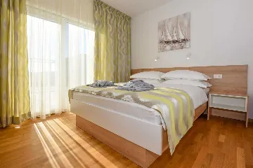 Modern 3-Bedroom Villa with Outdoor Pool in Košljun