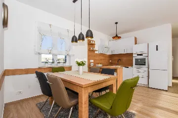 Modern 3-Bedroom Villa with Outdoor Pool in Košljun