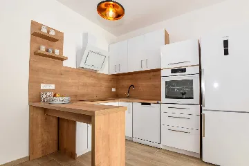 Modern 3-Bedroom Villa with Outdoor Pool in Košljun