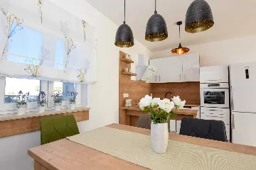 Modern 3-Bedroom Villa with Outdoor Pool in Košljun