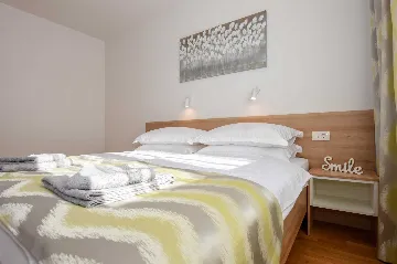 Modern 3-Bedroom Villa with Outdoor Pool in Košljun