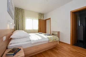 Modern 3-Bedroom Villa with Outdoor Pool in Košljun