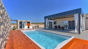 Modern 3-Bedroom Villa with Outdoor Pool in Košljun