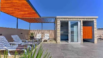 Modern 3-Bedroom Villa with Outdoor Pool in Košljun