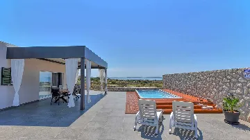 Modern 3-Bedroom Villa with Outdoor Pool in Košljun