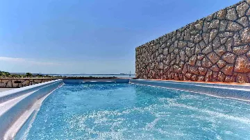 Modern 3-Bedroom Villa with Outdoor Pool in Košljun