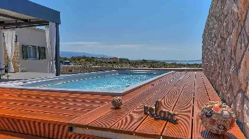 Modern 3-Bedroom Villa with Outdoor Pool in Košljun