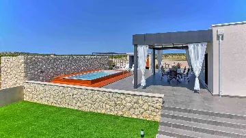 Modern 3-Bedroom Villa with Outdoor Pool in Košljun