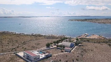 Modern 3-Bedroom Villa with Outdoor Pool in Košljun