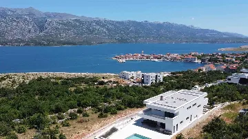 Villa in Vinjerac with Sea View and Outdoor Pool