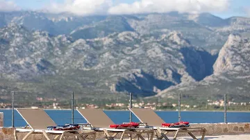 Villa in Vinjerac with Sea View and Outdoor Pool