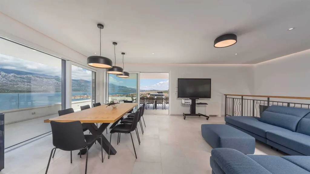 Villa in Vinjerac with Sea View and Outdoor Pool