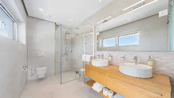 Villa in Vinjerac with Sea View and Outdoor Pool