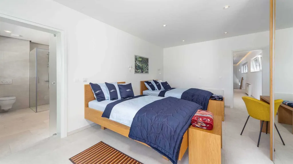 Villa in Vinjerac with Sea View and Outdoor Pool