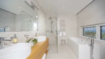 Villa in Vinjerac with Sea View and Outdoor Pool