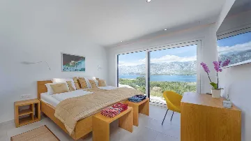 Villa in Vinjerac with Sea View and Outdoor Pool